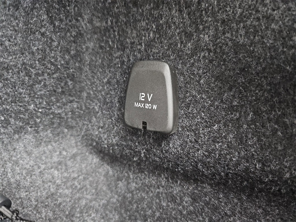 2022 Volvo S60 Recharge T8 R-Design Expression photo 15
