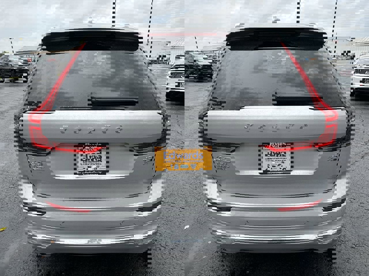 2022 Volvo XC60 B5 Inscription photo 32