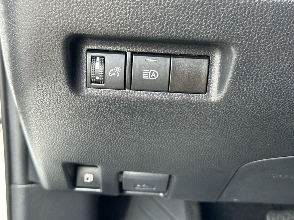 2024 Toyota RAV4 Hybrid LE photo 34