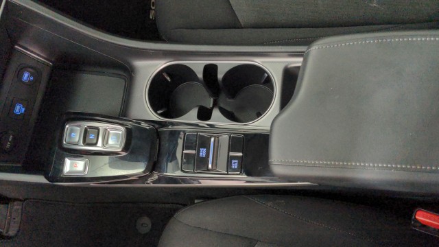 Used 2022  Hyundai SE image 21