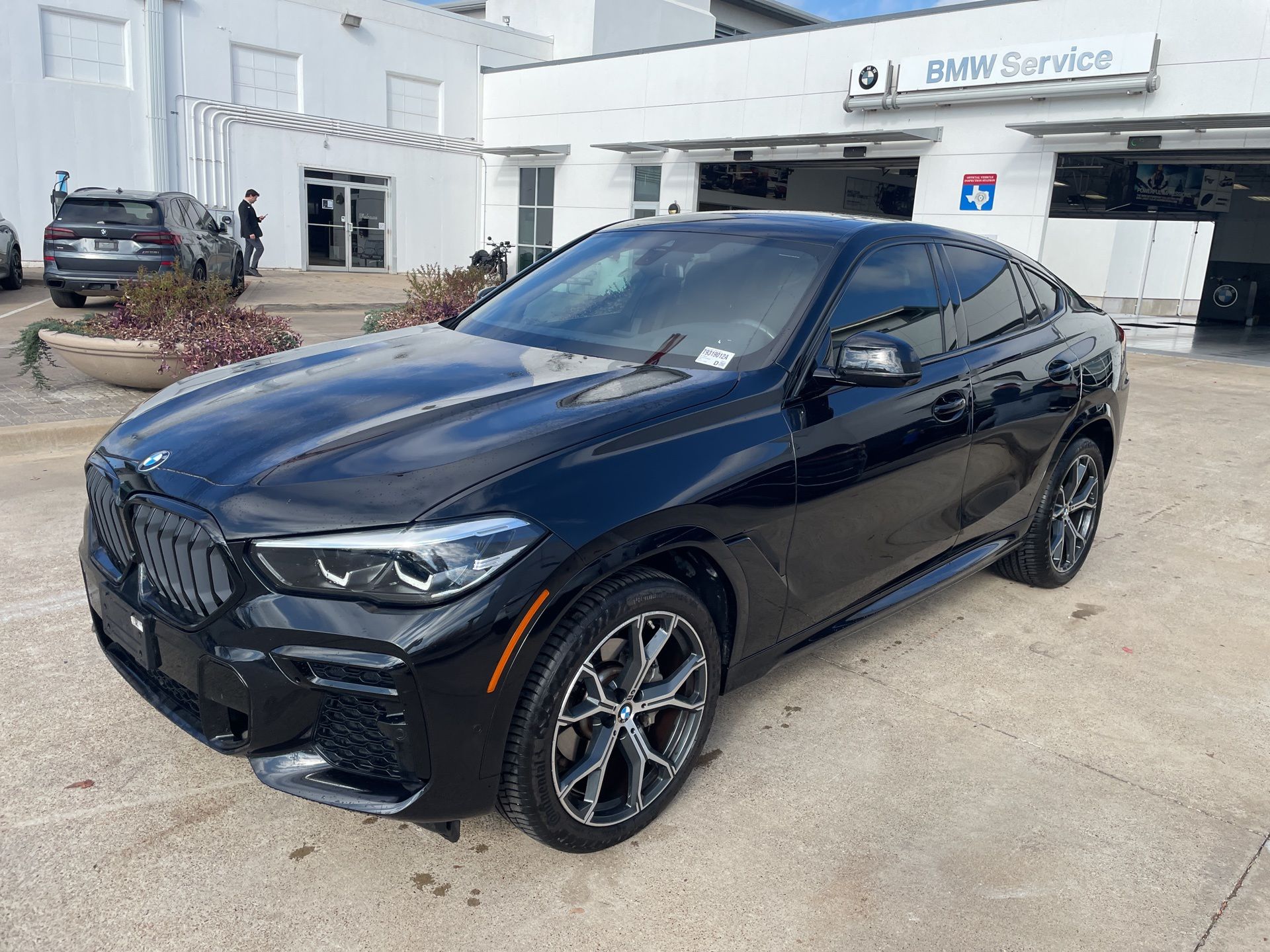 2023 BMW X6 40i's photo