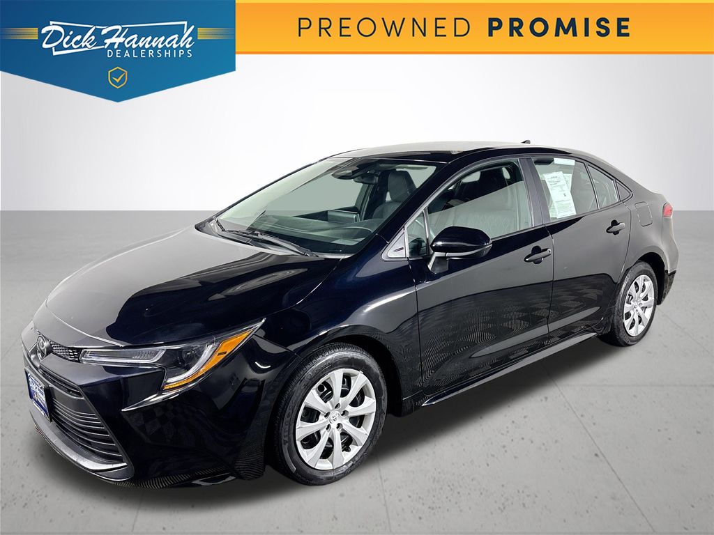 2024 Toyota Corolla LE's photo