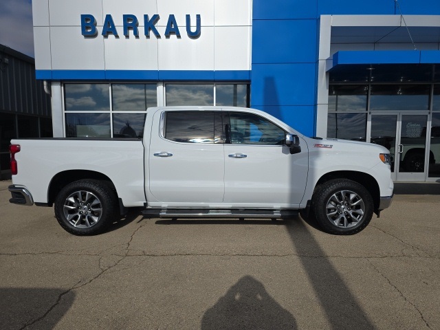 2025 Chevrolet Silverado 1500 LTZ photo 3