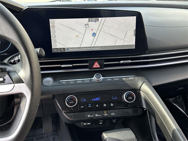 2024 Hyundai Elantra SEL photo 3