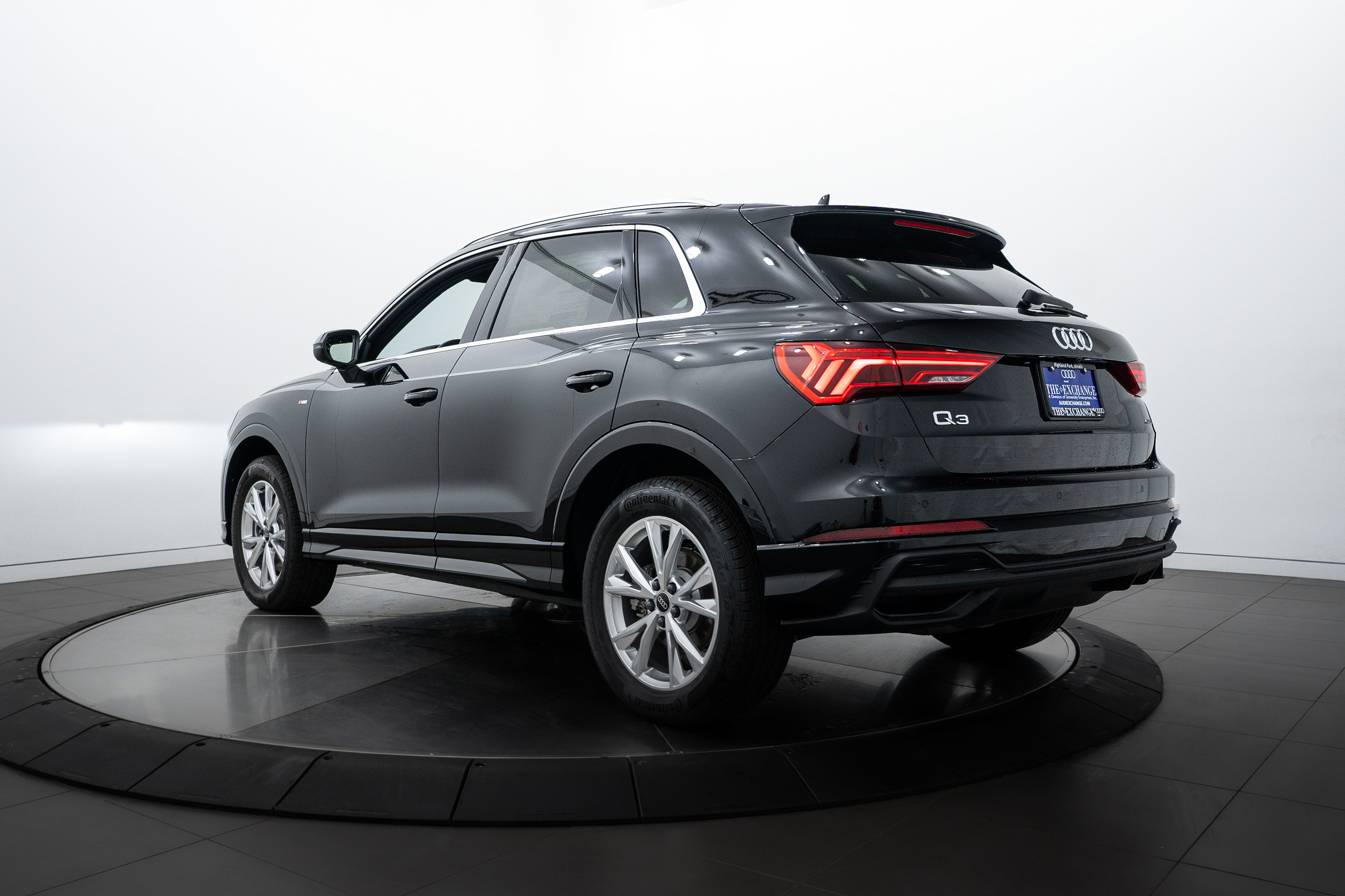 2025 Audi Q3 S line Premium Plus photo 4