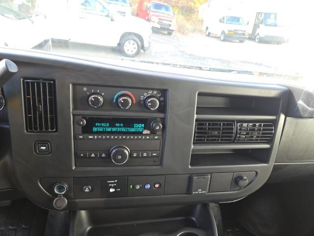2025 Chevrolet Express Cutaway 3500 photo 3
