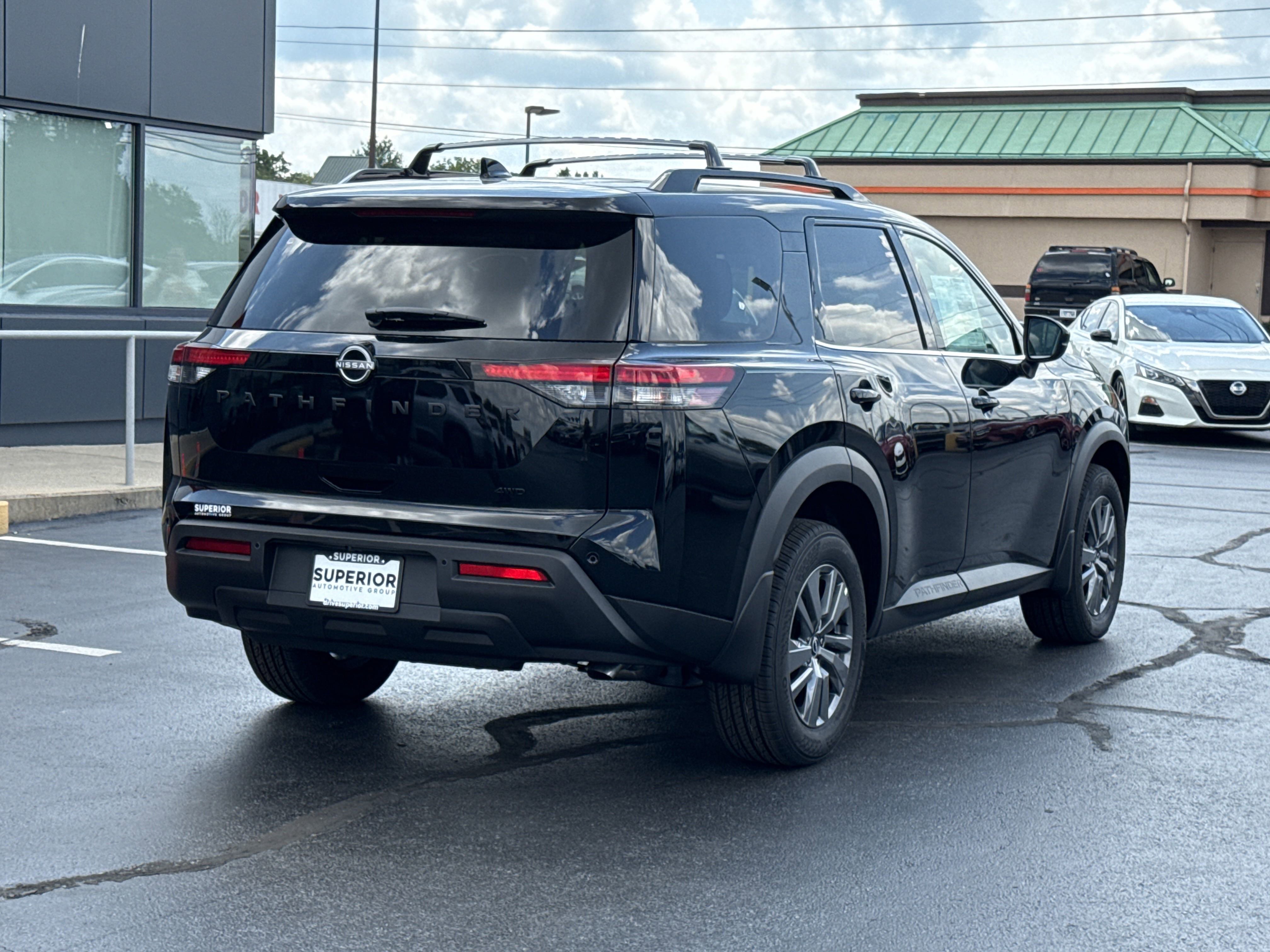 2025 Nissan Pathfinder SV photo 2