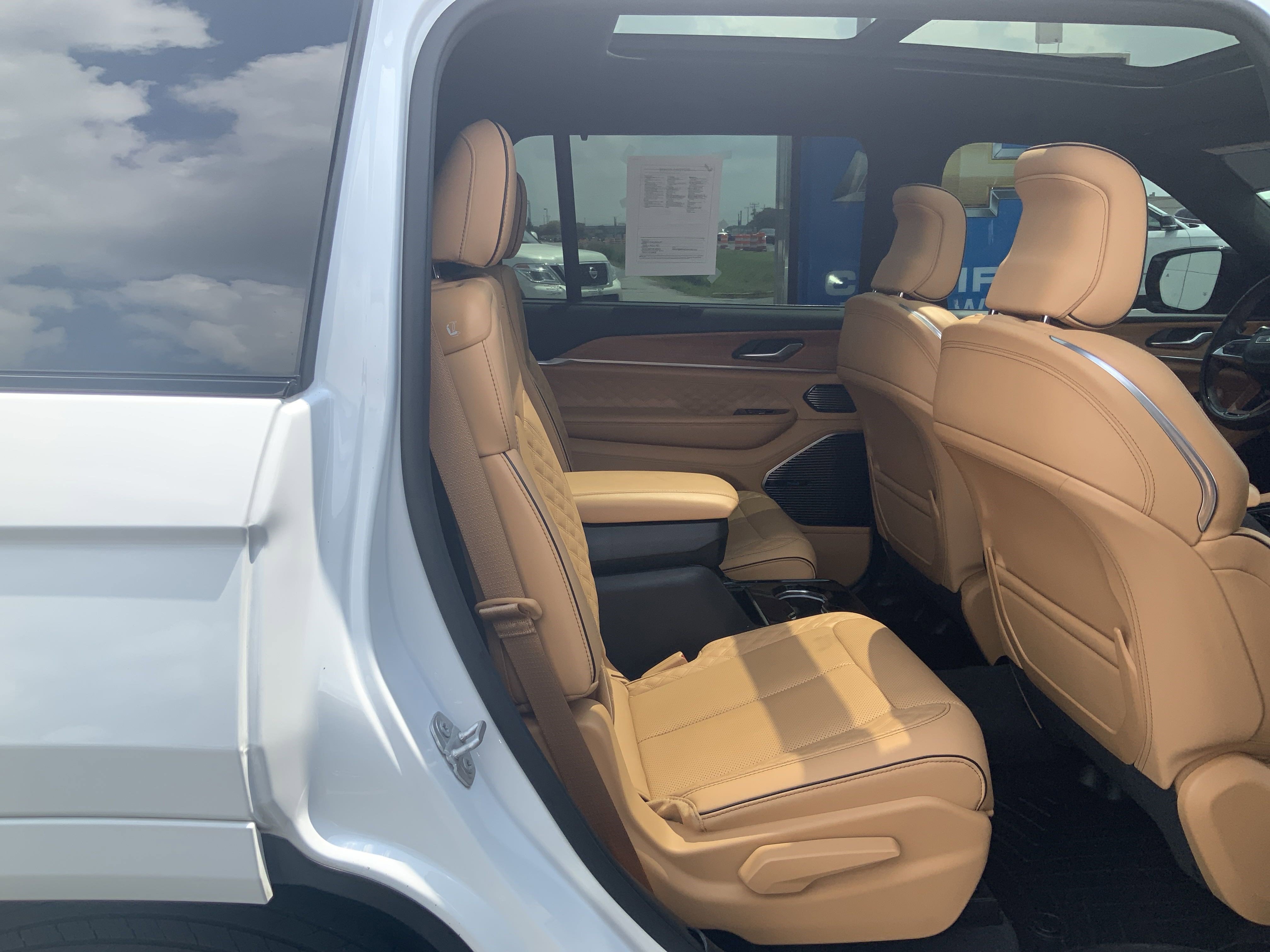 2023 Jeep Grand Cherokee L Summit photo 13