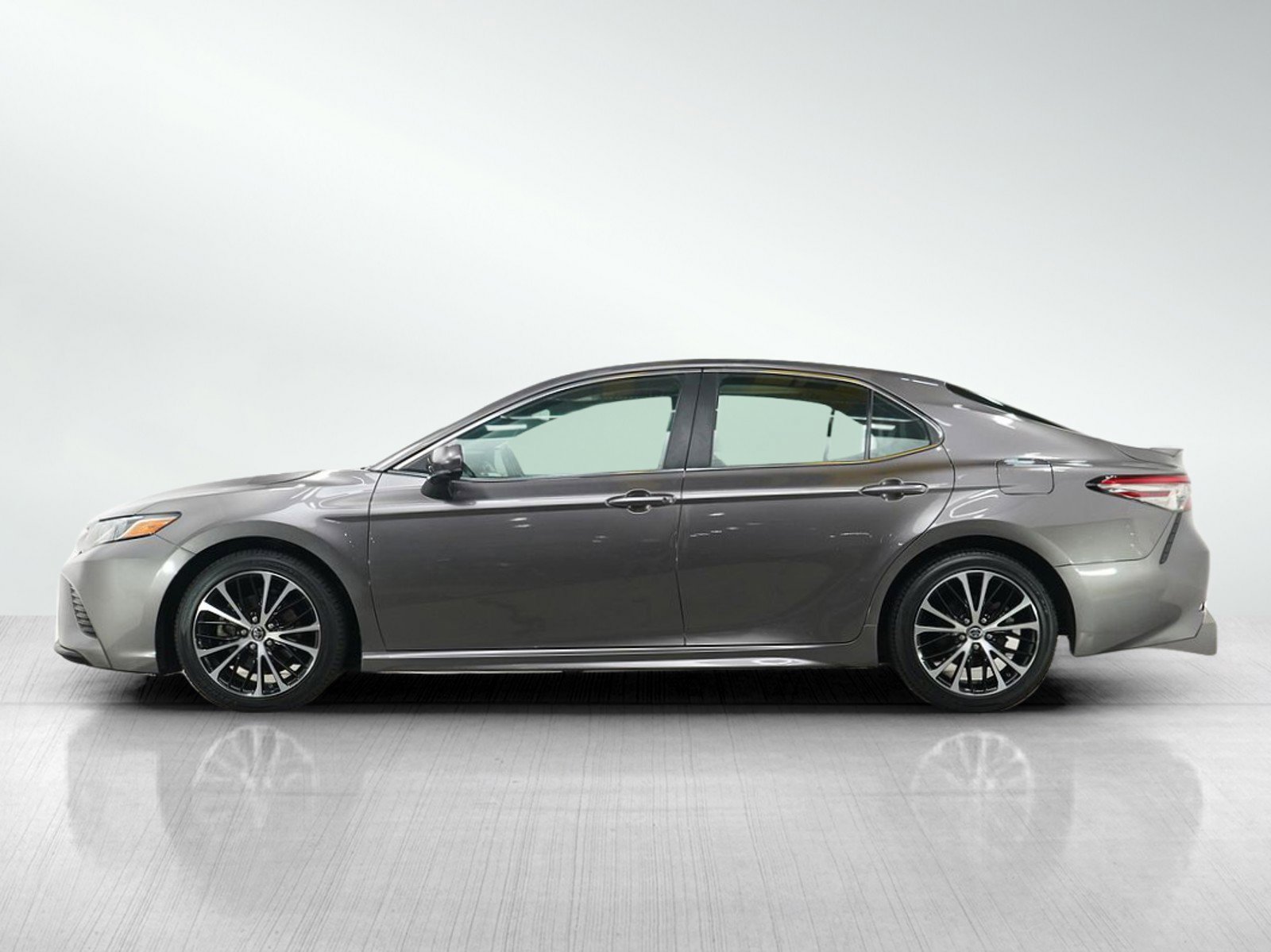 Used 2018 Toyota Camry SE with VIN 4T1B11HK9JU538137 for sale in Bloomington, Minnesota