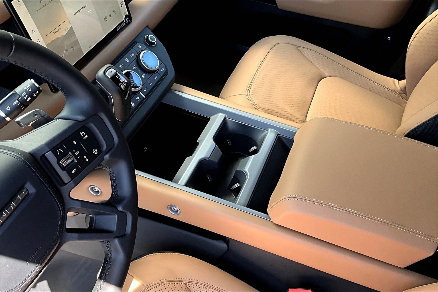 2025 Land Rover Defender 110 V8 photo 8