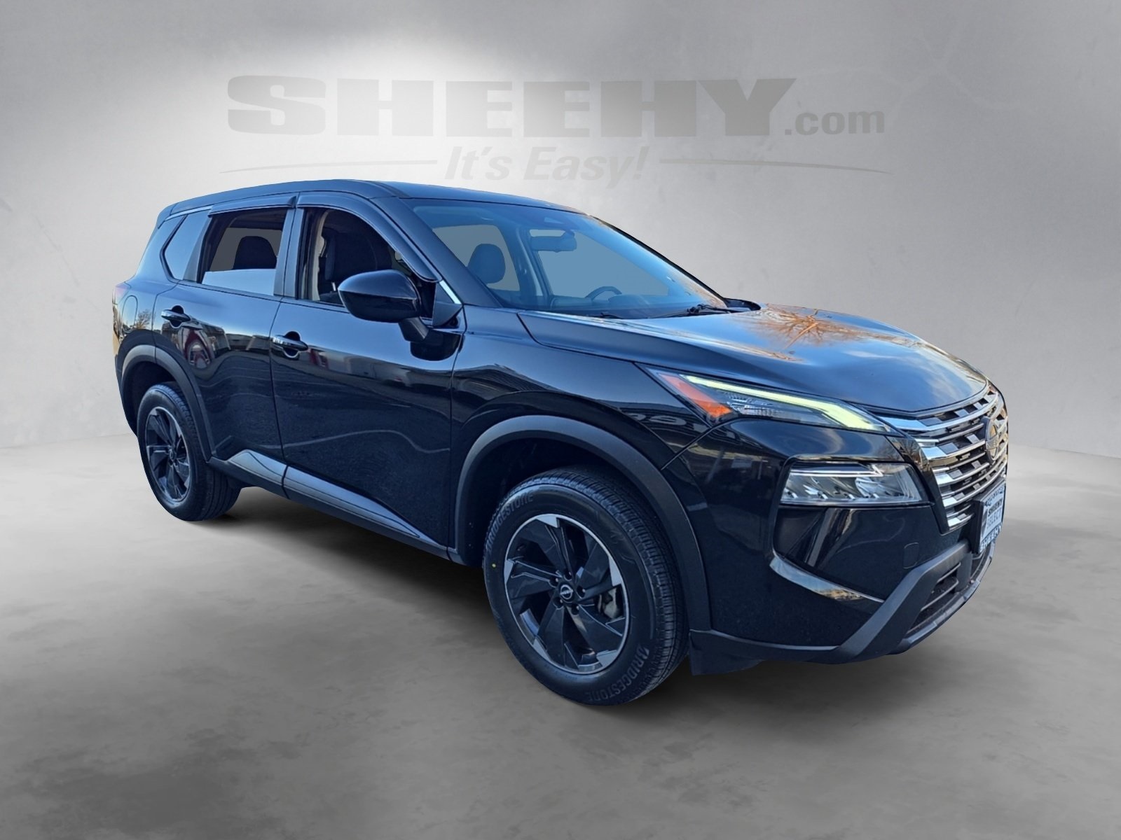 2025 Nissan Rogue SV photo 2
