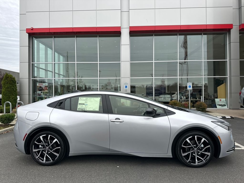 2026 Toyota Prius Plug-in Hybrid XSE photo 2