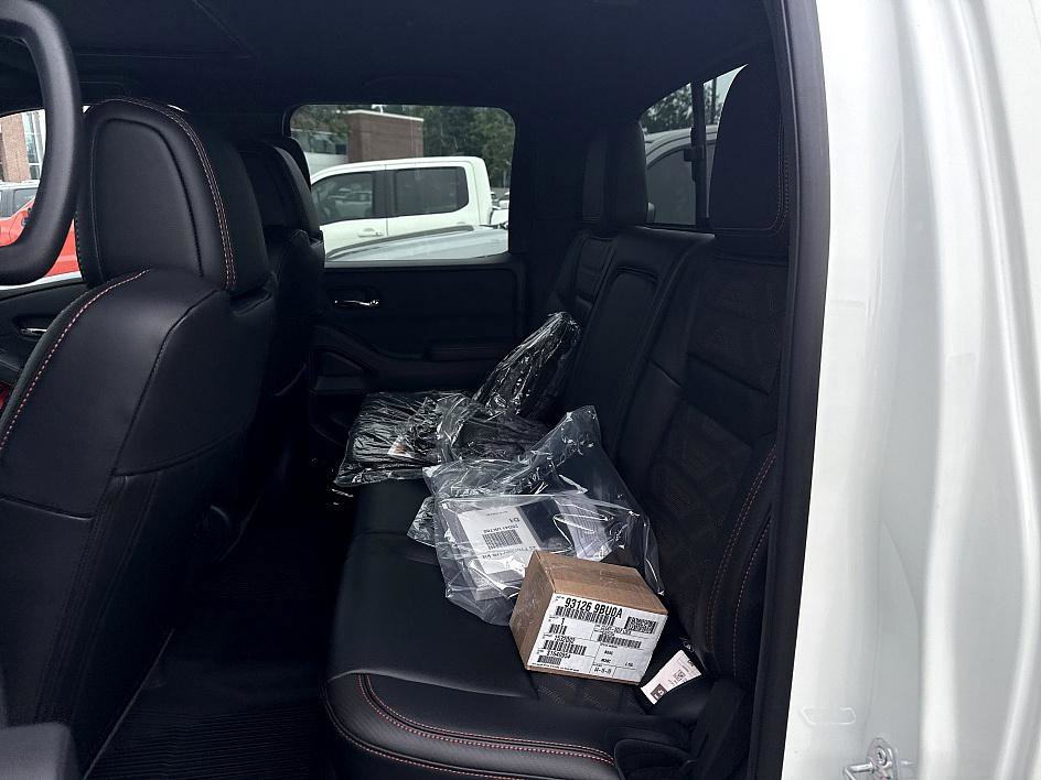 2025 Nissan Frontier PRO-4X photo 10