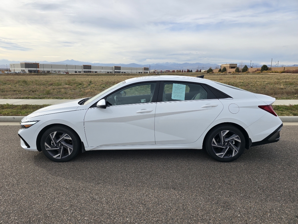 2025 Hyundai Elantra Hybrid Limited photo 2