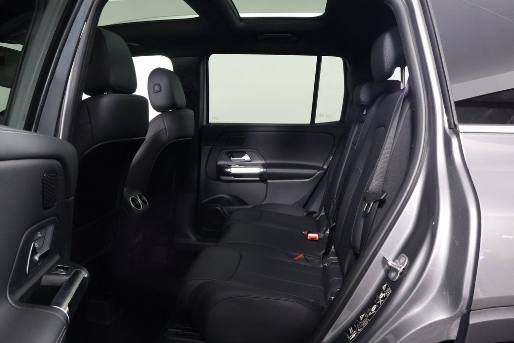 2026 Mercedes Benz GLB 250 photo 6