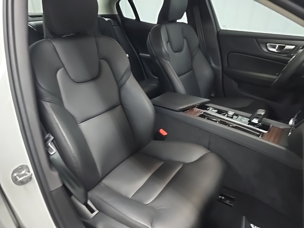2024 Volvo S60 B5 Plus photo 14