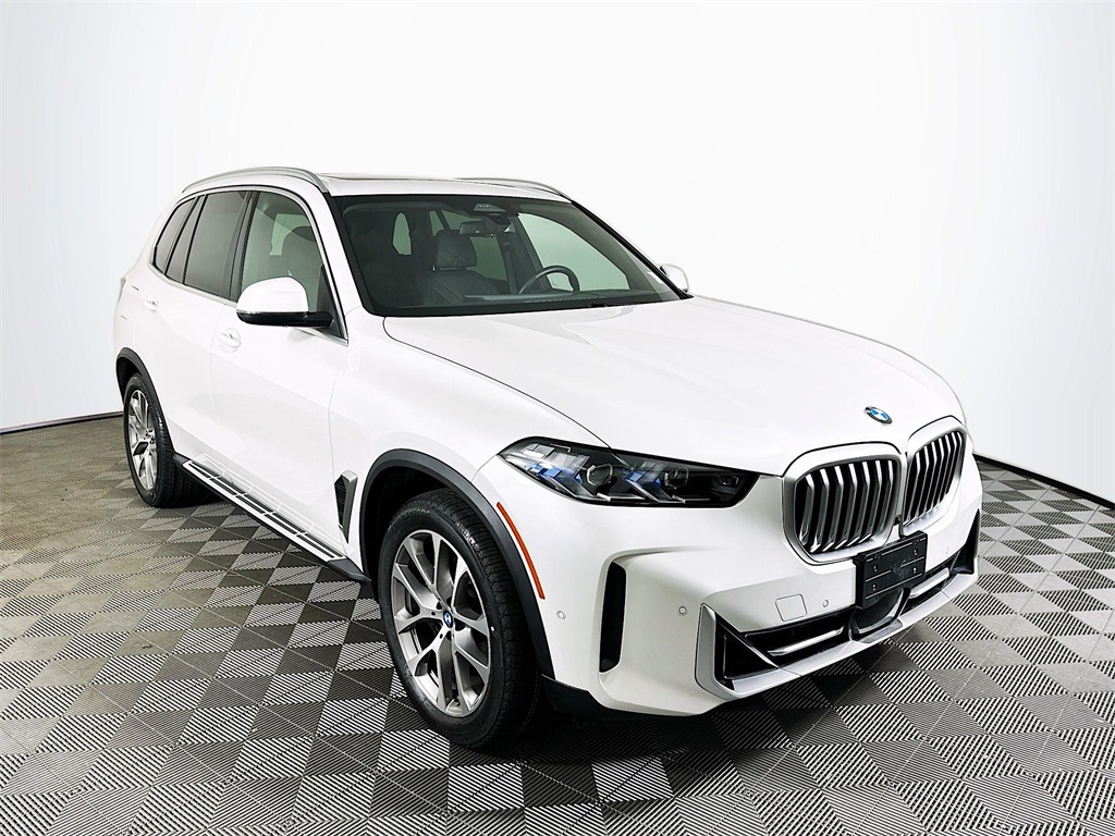 Used 2024 Mineral White Metallic BMW xDrive40i image 3