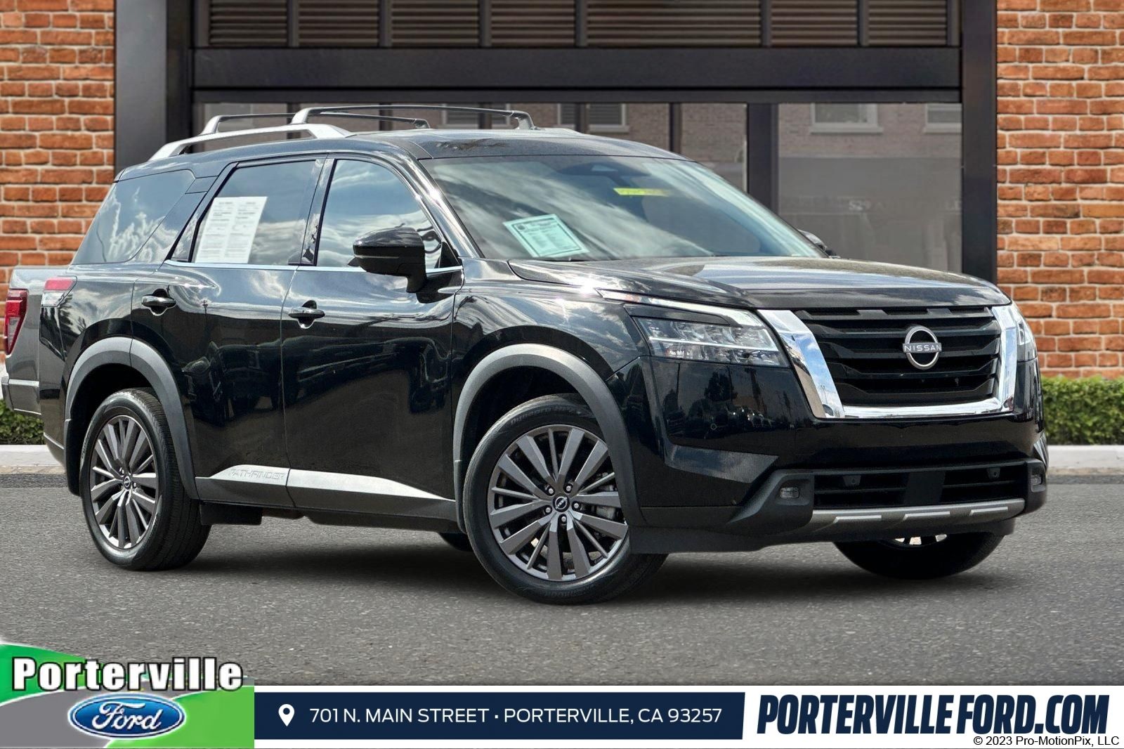 2022 Nissan Pathfinder SL