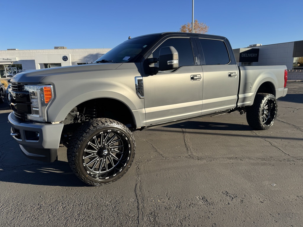 2019 Ford F-350 Super Duty Platinum's photo