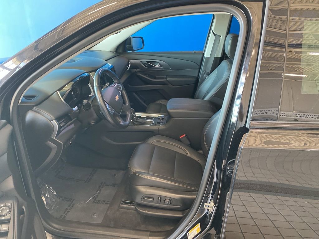 2021 Chevrolet Traverse Premier photo 3
