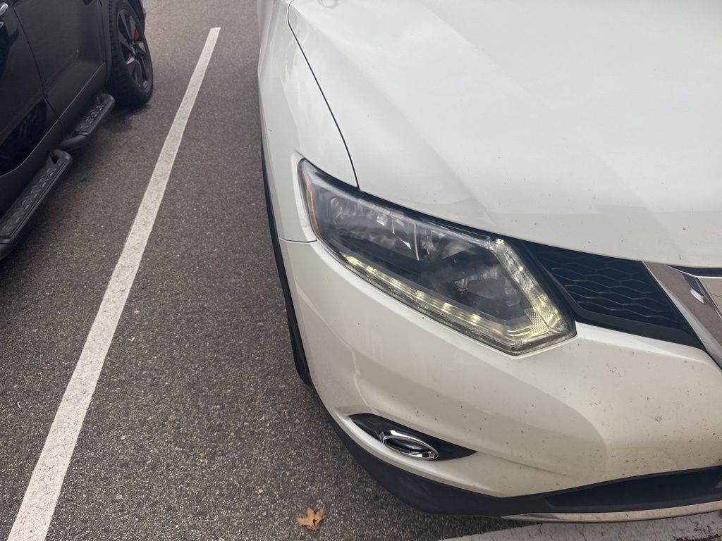 2016 Nissan Rogue SL photo 2