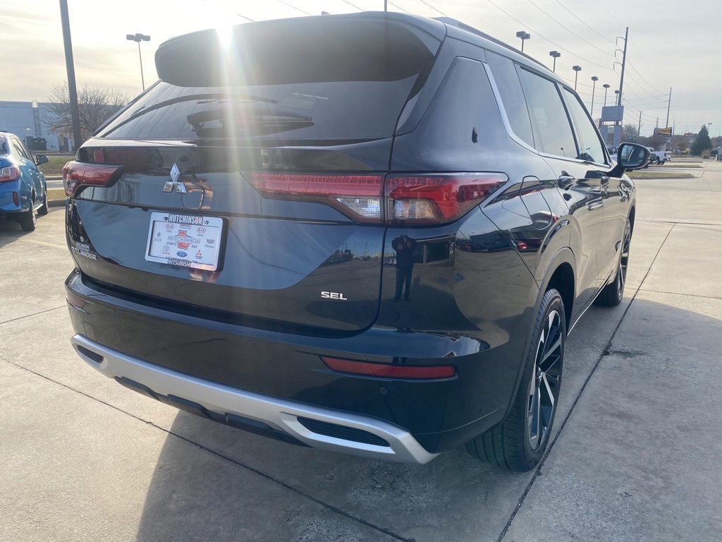 2024 Mitsubishi Outlander SEL photo 6