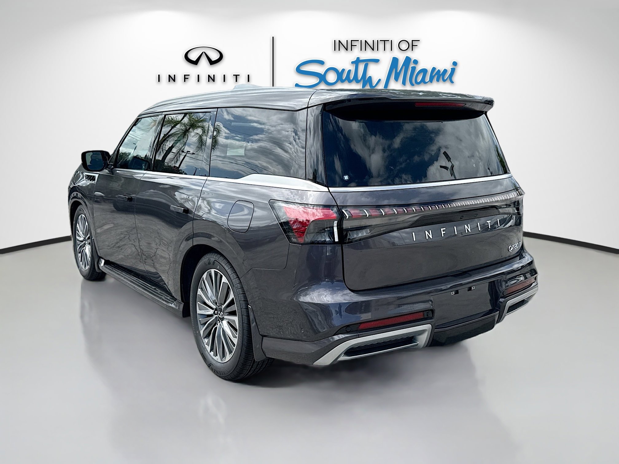 2026 Infiniti QX80 Luxe photo 4