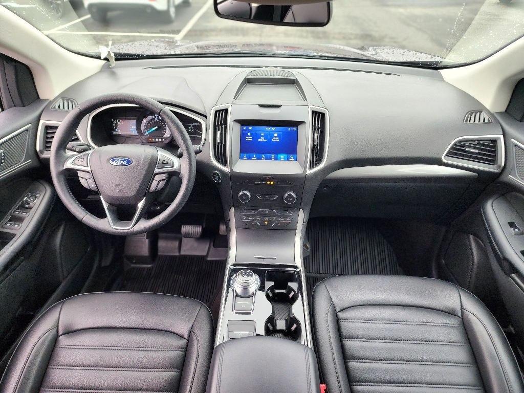 2020 Ford Edge SEL photo 2