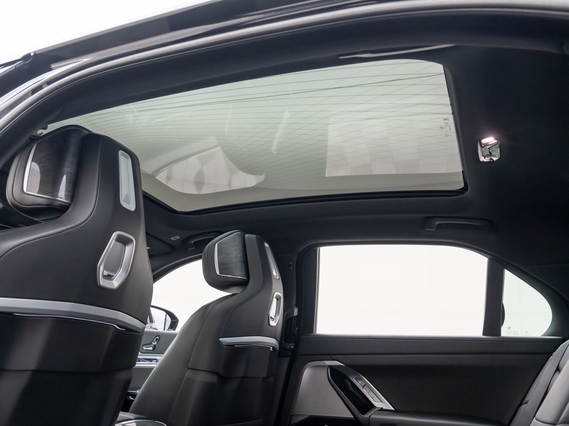 New 2025 Black Sapphire Metallic BMW xDrive60 image 16