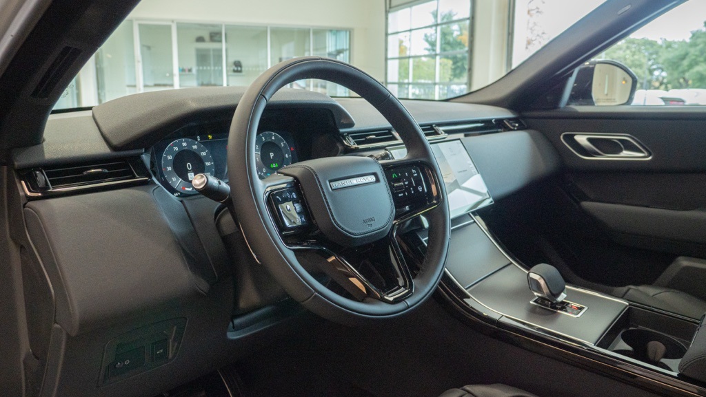 2025 Land Rover Range Rover Velar SE photo 12