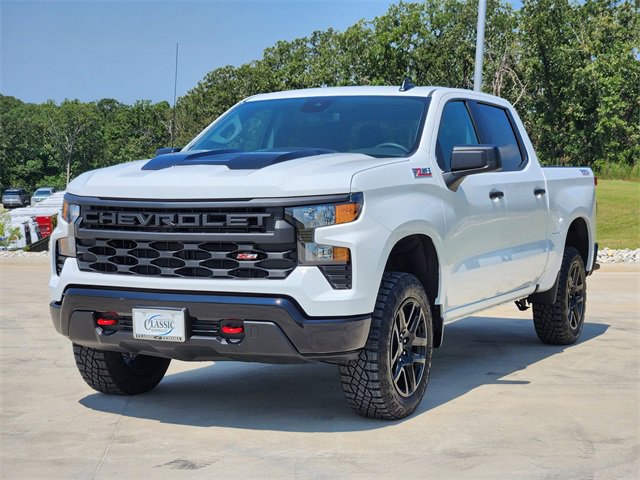 2025 Chevrolet Silverado 1500 Custom Trail Boss photo 2