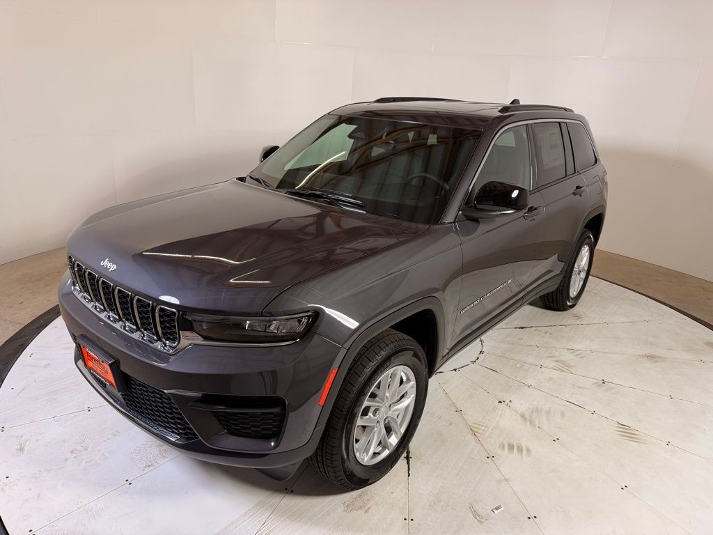 2025 Jeep Grand Cherokee Laredo X photo 3