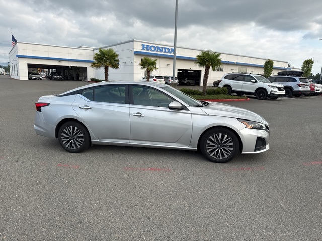 2023 Nissan Altima 2.5 SV photo 4