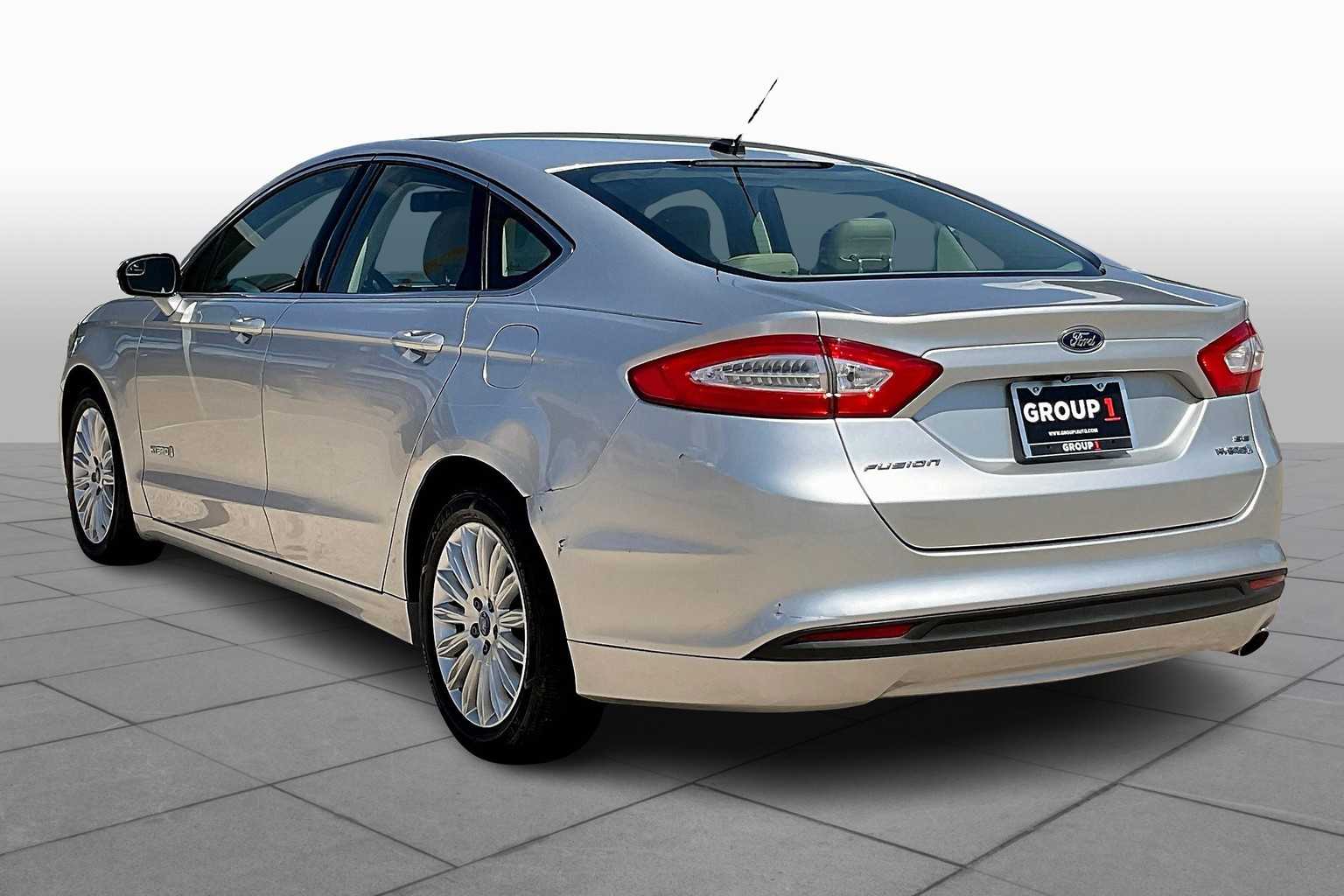 2014 Ford Fusion SE Hybrid photo 11