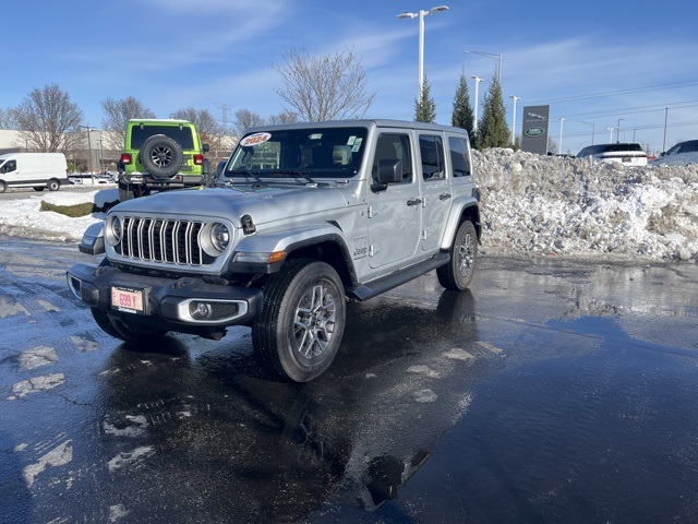 2024 Jeep Wrangler 4-Door Sahara's photo