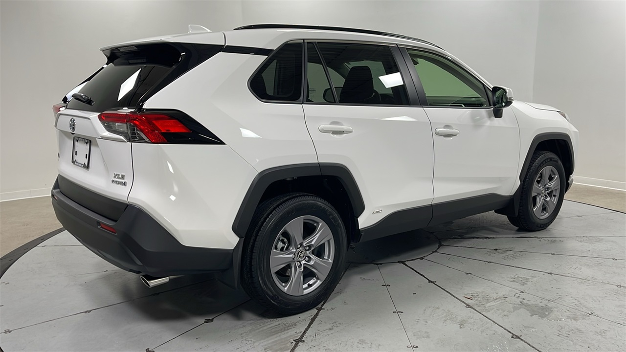 2023 Toyota RAV4 Hybrid XLE photo 4