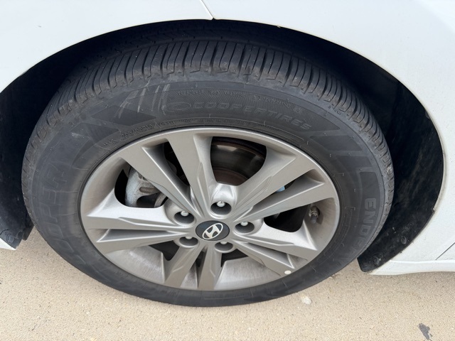 2018 Hyundai Elantra Value Edition photo 3
