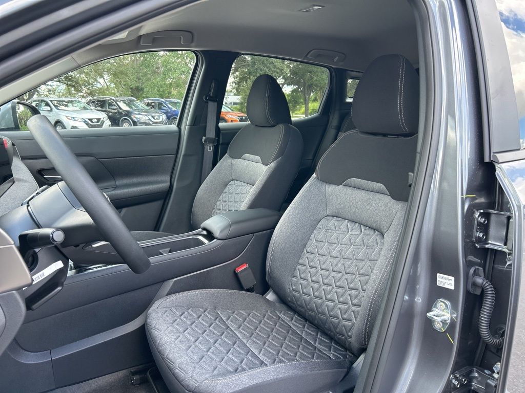 2025 Nissan Kicks SV photo 12