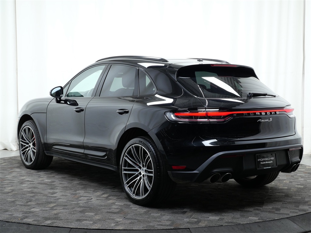 2024 Porsche Macan S photo 3