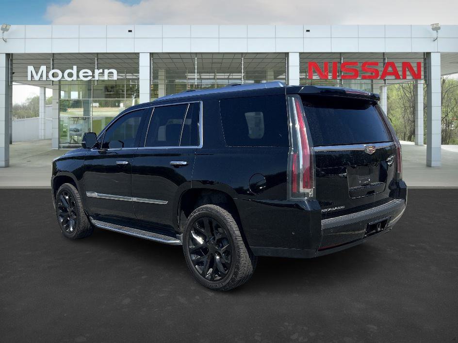 2017 Cadillac Escalade Luxury photo 3