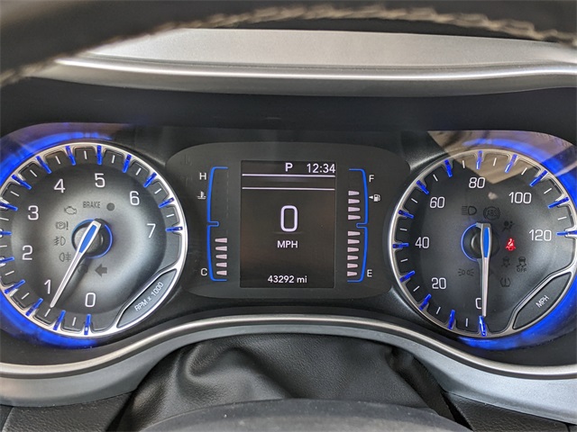2020 Chrysler Pacifica Touring photo 23