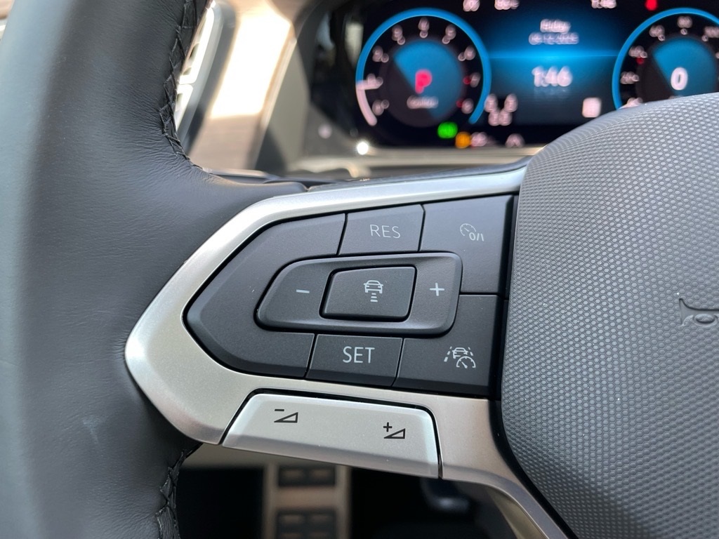 2026 Volkswagen Atlas SEL Premium R-Line photo 3