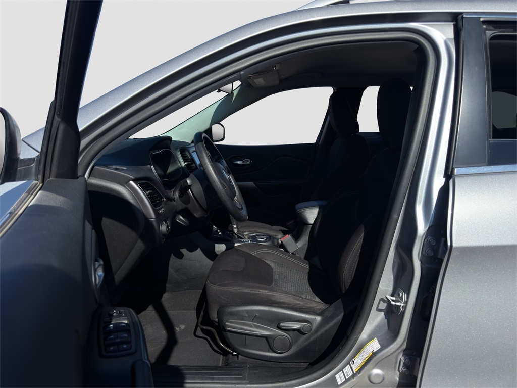 2019 Jeep Cherokee Latitude photo 9