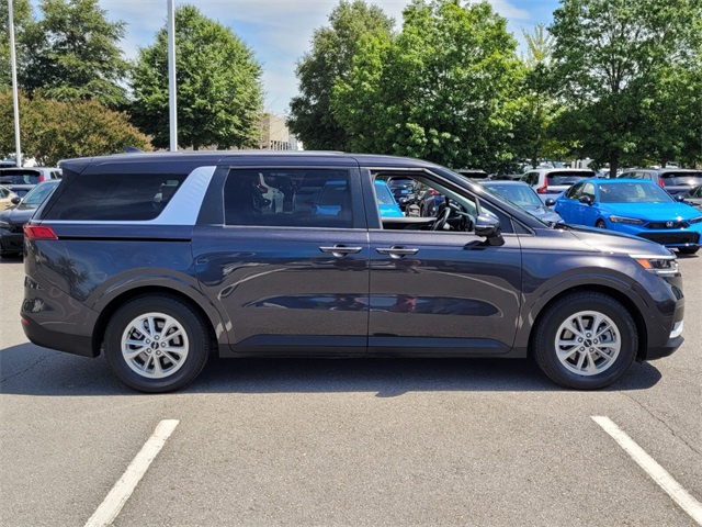 2024 Kia Carnival LX photo 2