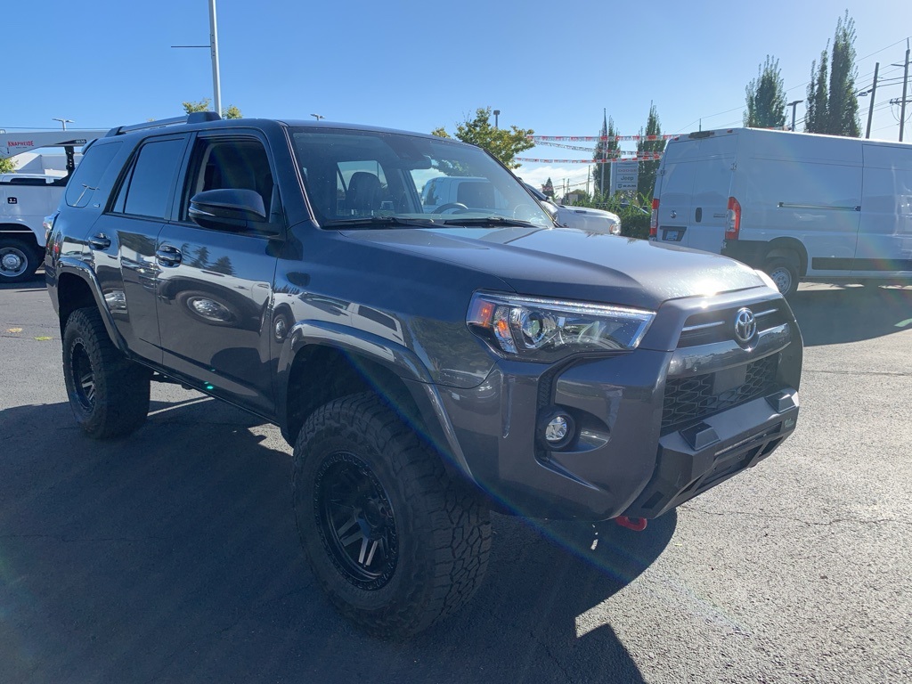 2023 Toyota 4Runner SR5 Premium photo 4
