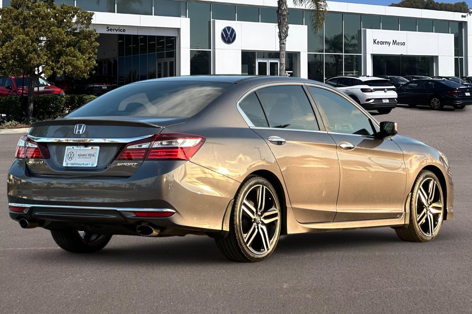 2017 Honda Accord Sport photo 4