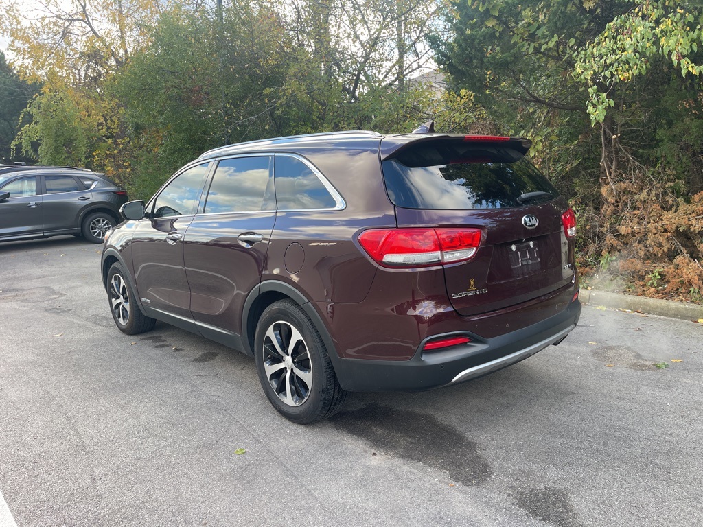 Used 2017 Kia Sorento EX with VIN 5XYPHDA5XHG302815 for sale in Racine, WI