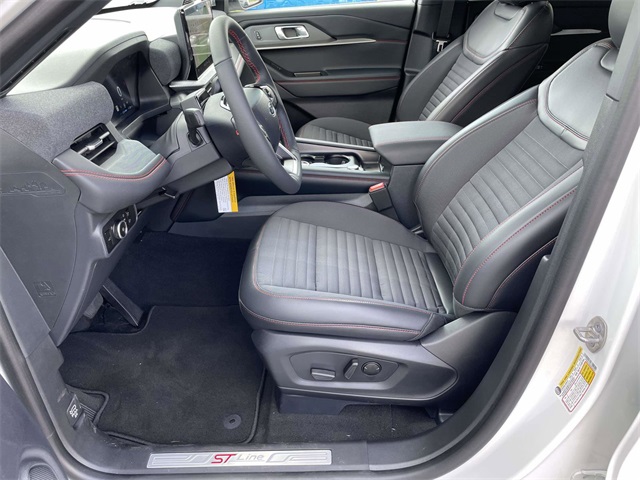 2025 Ford Explorer ST-Line photo 9