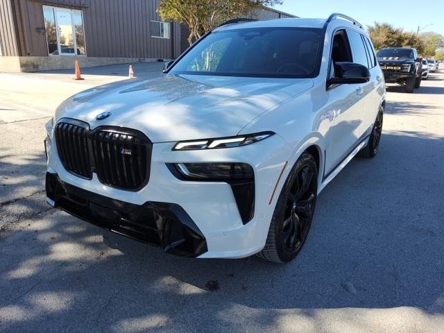 2025 BMW X7 M60i's photo