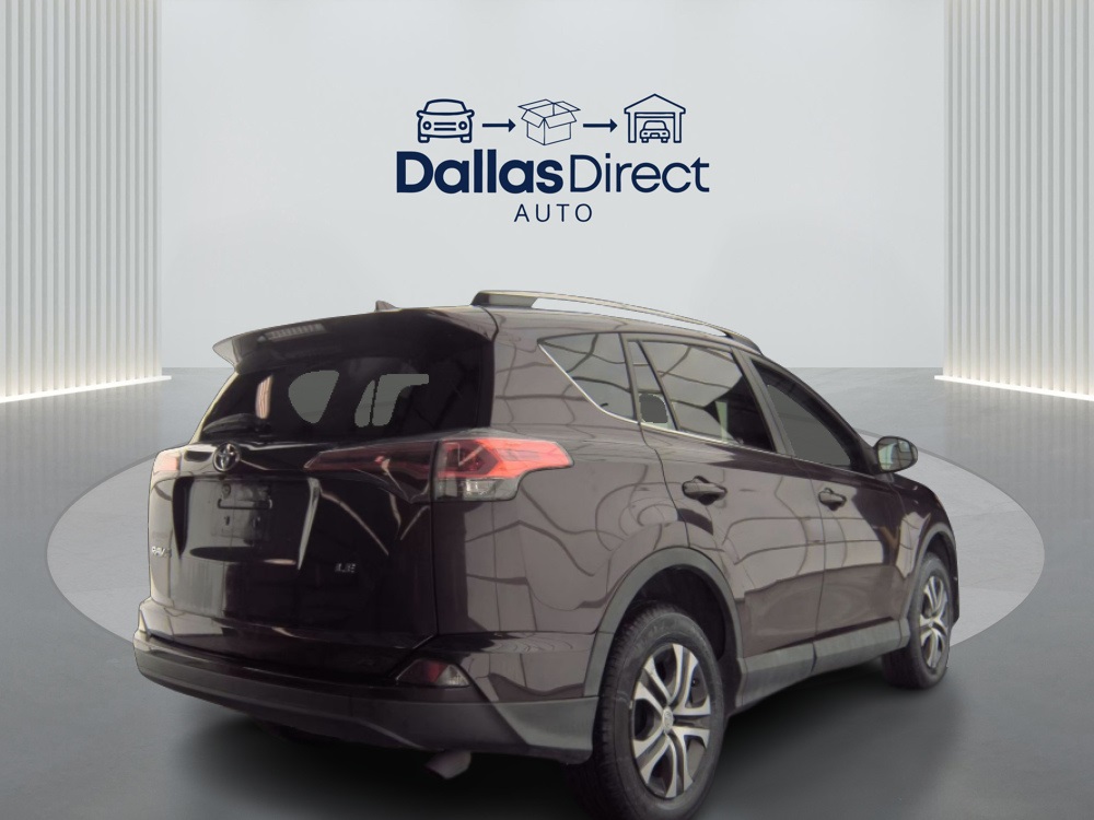 2017 Toyota RAV4 LE photo 4
